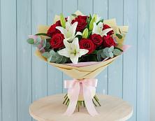 Букет Элегантная гармония в Костроме Букет цветов из:  Лилии и Розы в Костроме