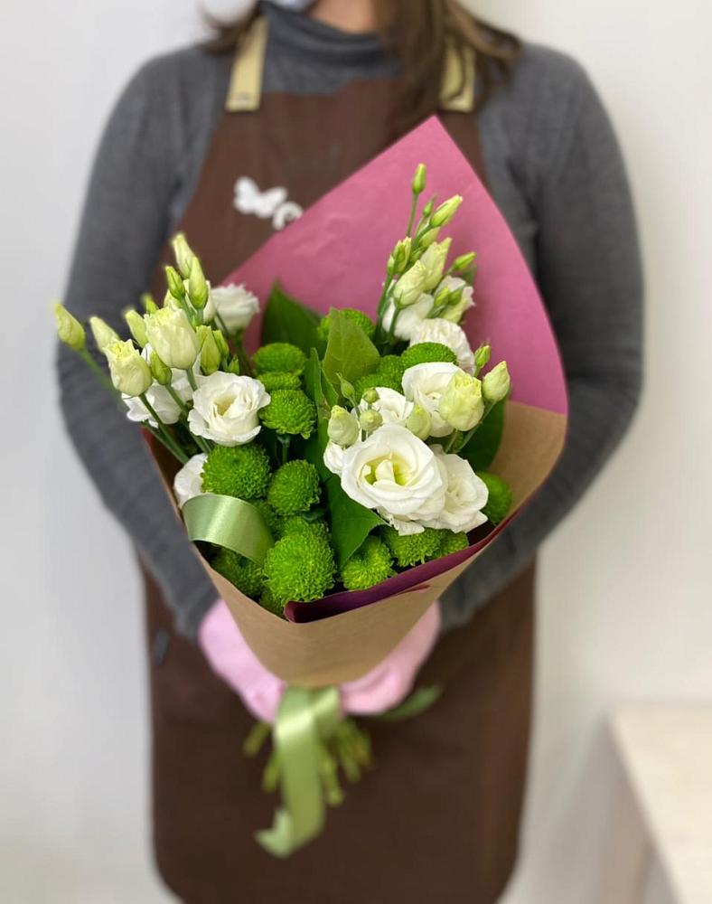 Букет морозный день в Костроме Букет цветов из: Хризантемы и Лизиантусы в Костроме