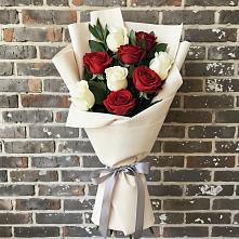 Букет красно-белые розы в Костроме Букет цветов из:  Розы в Костроме