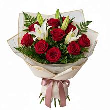 Букет высокая поэзия в Костроме Букет цветов из:  Лилии и Розы в Костроме