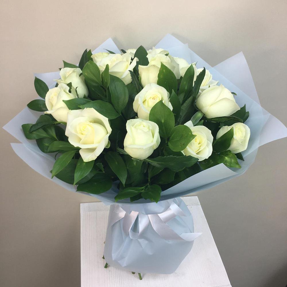 15 Белых роз Проуд в Костроме Букет 15 Белых роз Проуд в Костроме