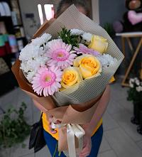 Букет цветов из:  Герберы, Розы и Хризантемы в Костроме