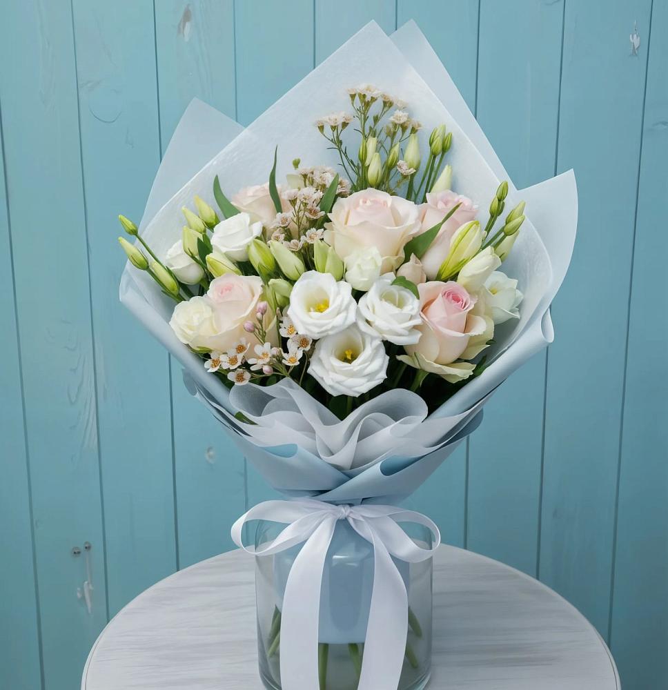 Букет цветов из: Розы и Лизиантусы в Костроме