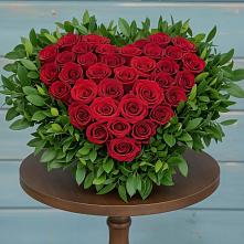 Композиция Сердце в любви в Костроме Цветочная композиция из Розы в виде сердца в Костроме