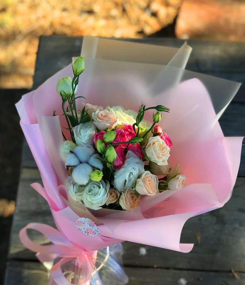 Букет цветов из: Розы и Лизиантусы в Костроме