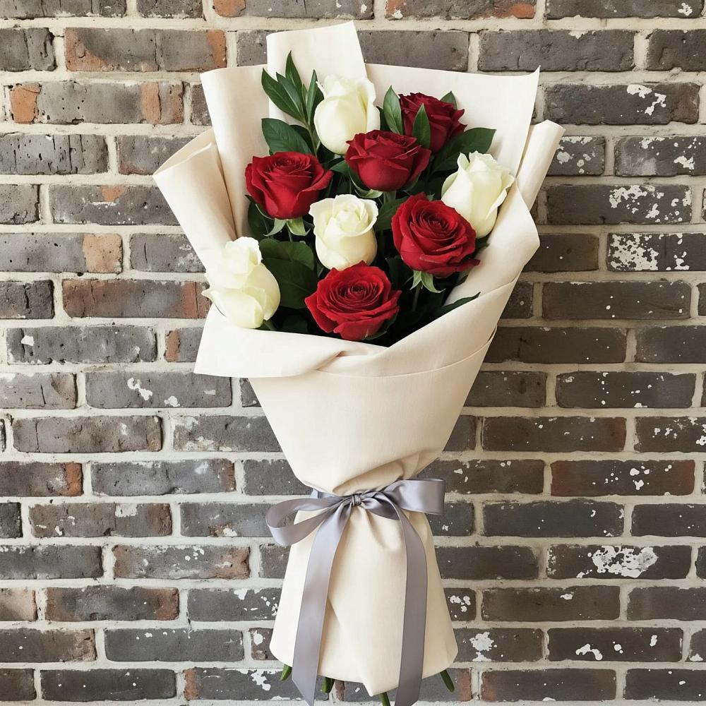 Букет красно-белые розы в Костроме Букет цветов из: Розы в Костроме