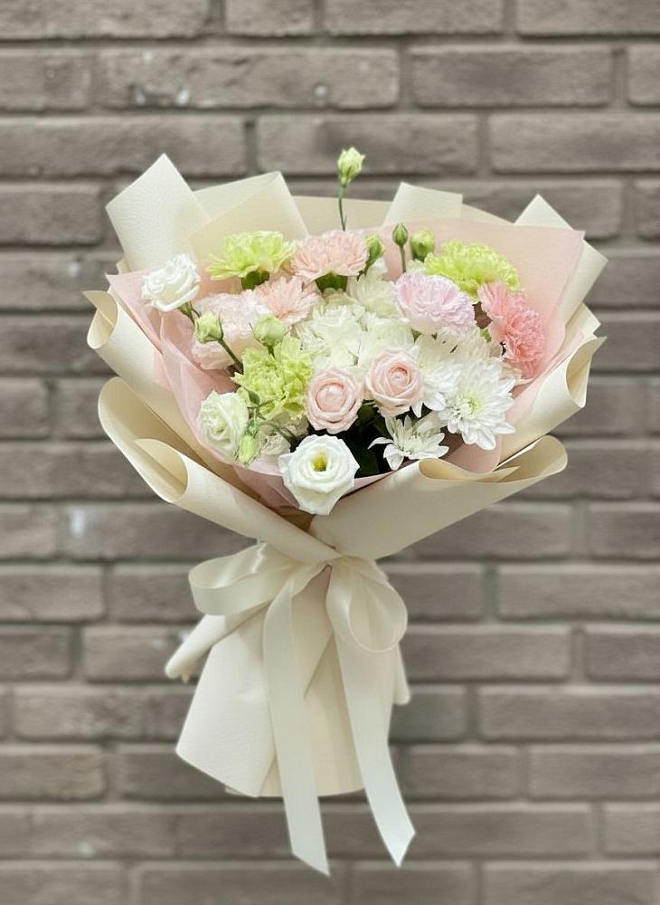 Букет Трепет мечты в Костроме Букет цветов из: Гвоздики, Розы, Лизиантусы и Хризантемы в Костроме