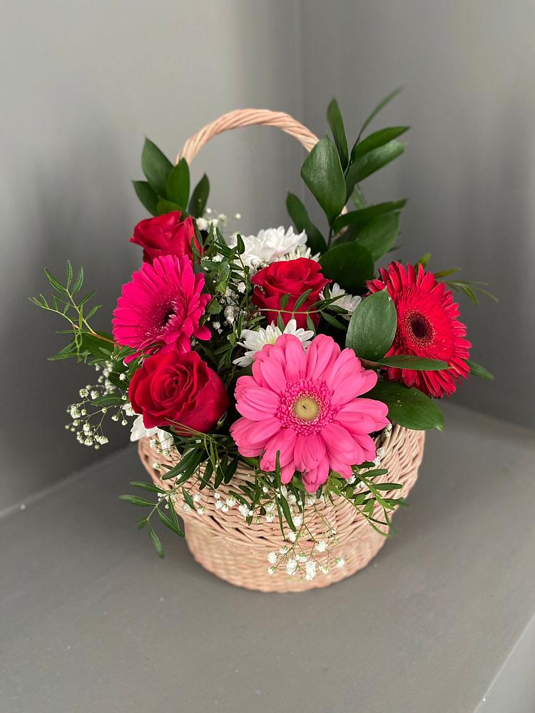 Цветочная композиция из Розы, Хризантемы и Герберы в корзине в Костроме
