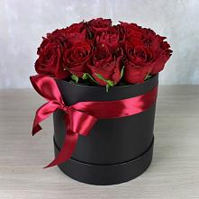 Цветочная композиция из Розы в шляпной коробке в Костроме