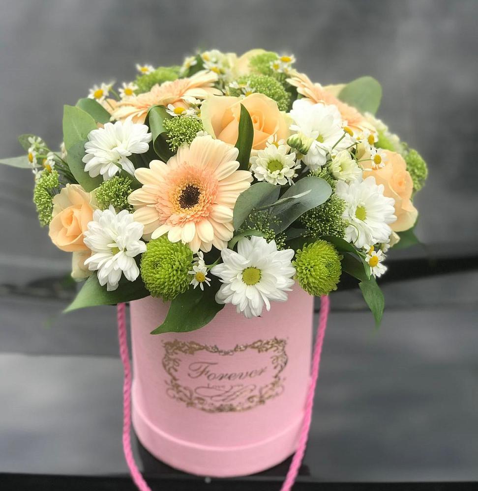 Цветочная композиция из Розы, Герберы и Хризантемы в шляпной коробке в Костроме