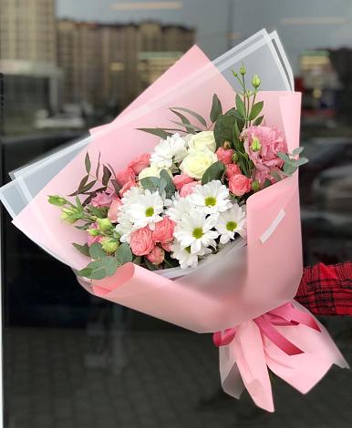 Букет цветов из: Розы, Лизиантусы и Хризантемы в Костроме