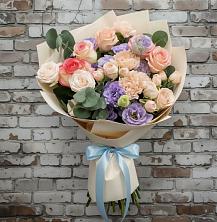 Букет Феерия в Костроме Букет цветов из:  Розы, Лизиантусы и Гвоздики в Костроме