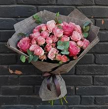 Букет розы в пальмах в Костроме Букет цветов из:  Розы в Костроме