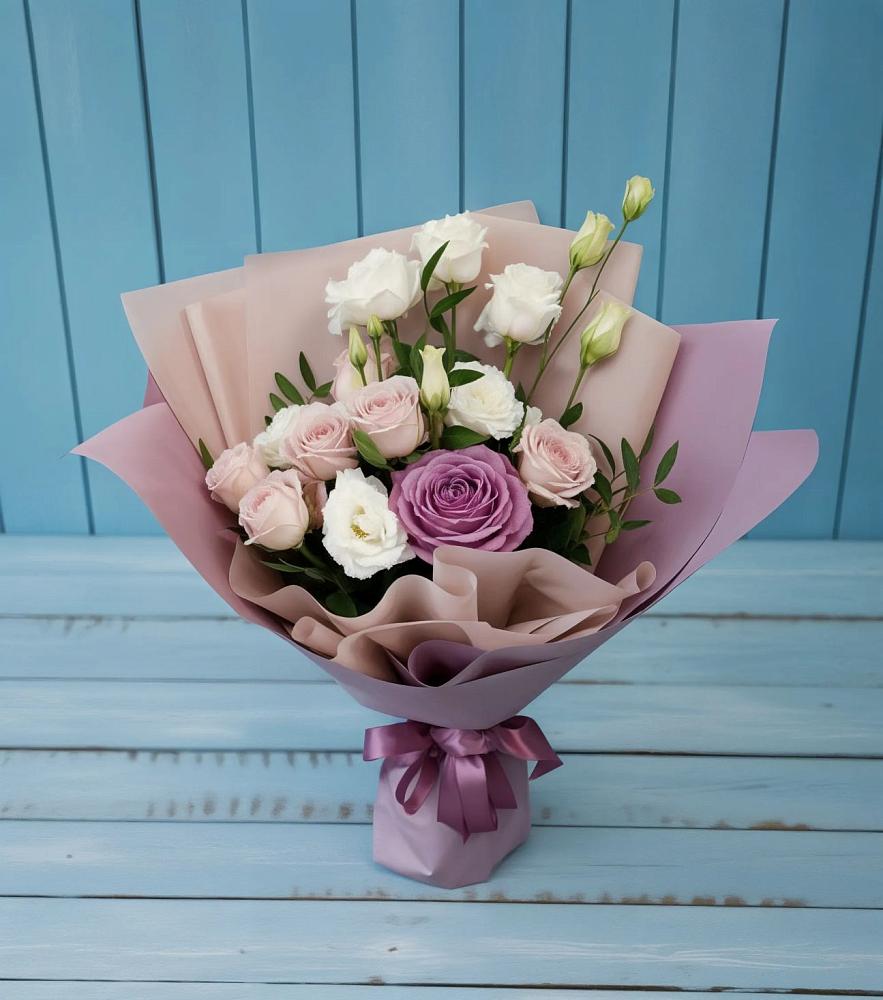 Букет цветов из: Розы и Лизиантусы в Костроме