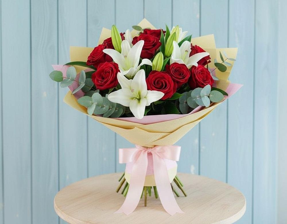 Букет Элегантная гармония в Костроме Букет цветов из: Лилии и Розы в Костроме